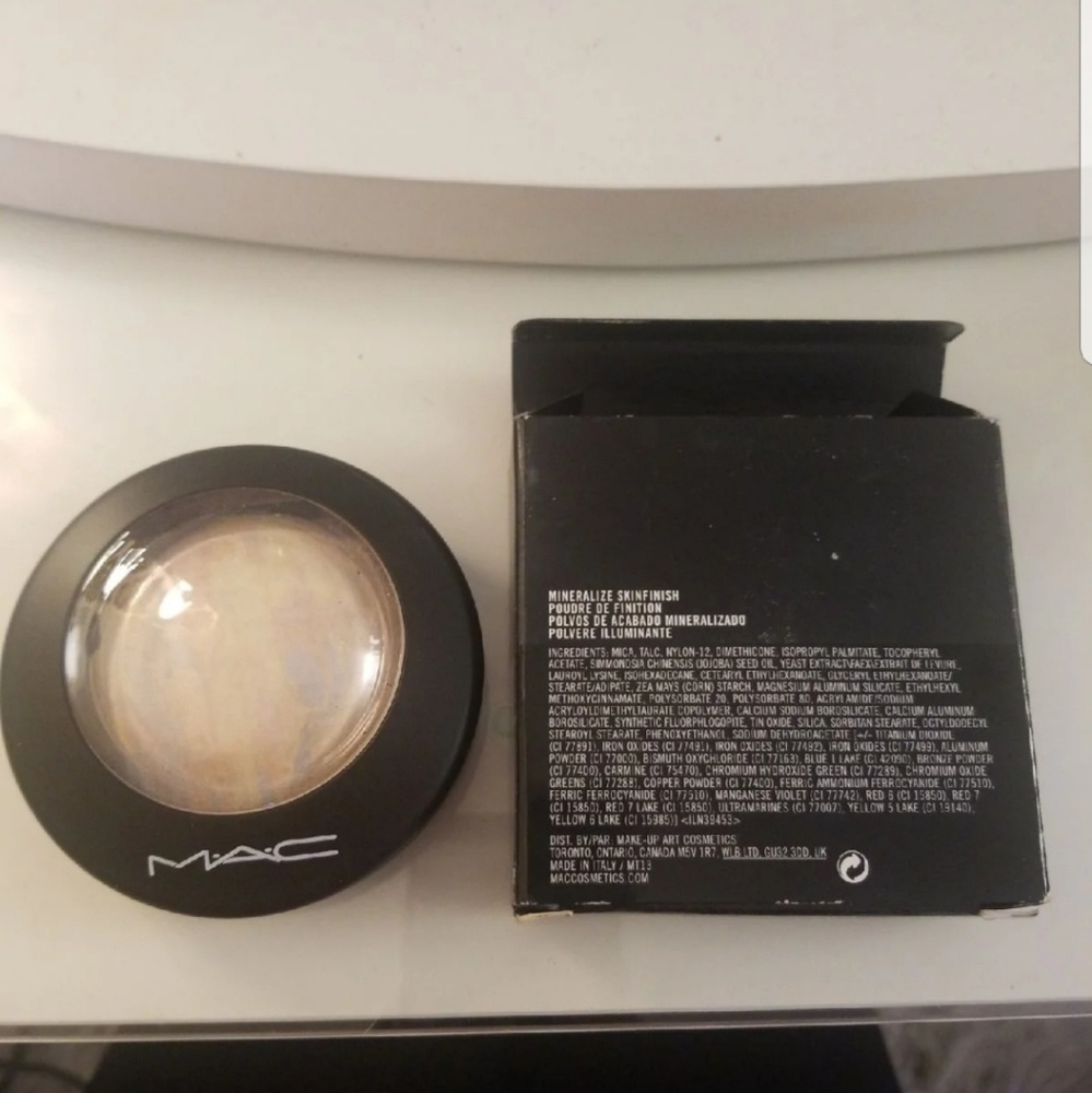 MAC Mineralize Skinfinish. Brand New in Box!